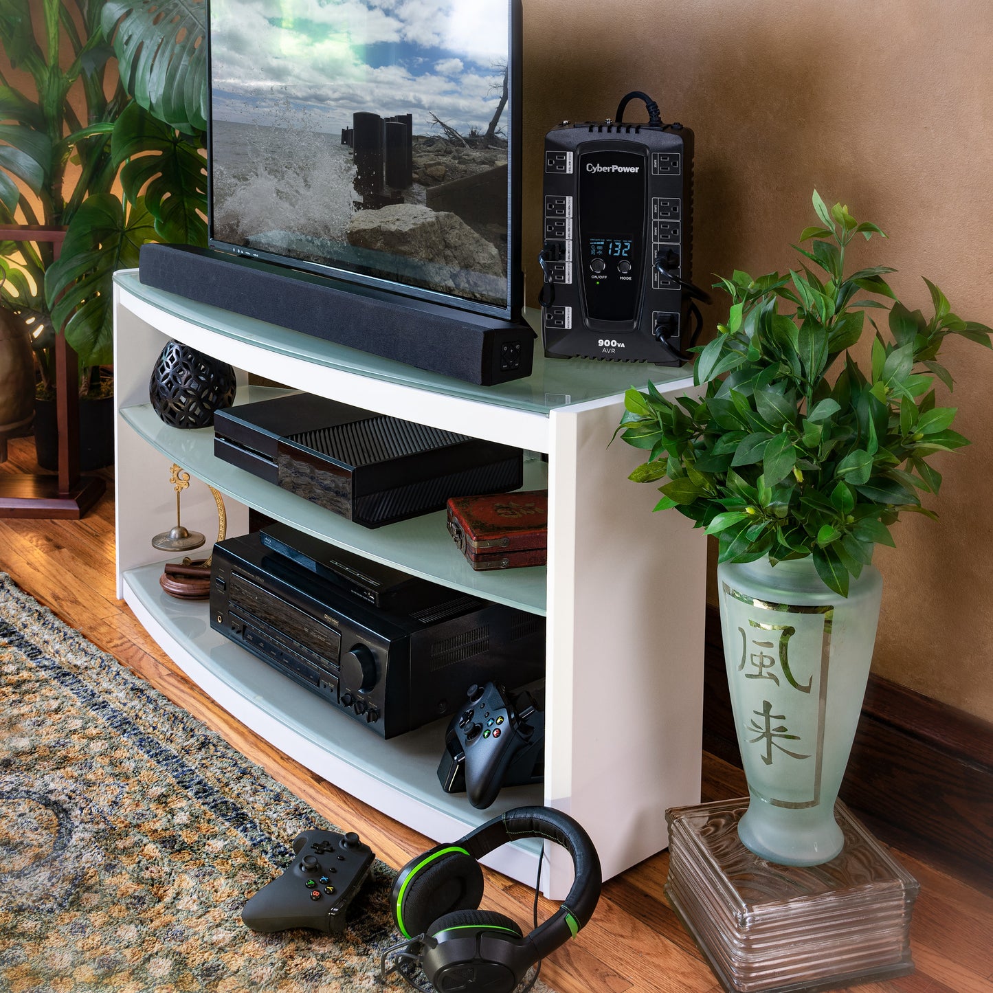CyberPower AVRG900LCD 900VA Line Interactive UPS — Rear view